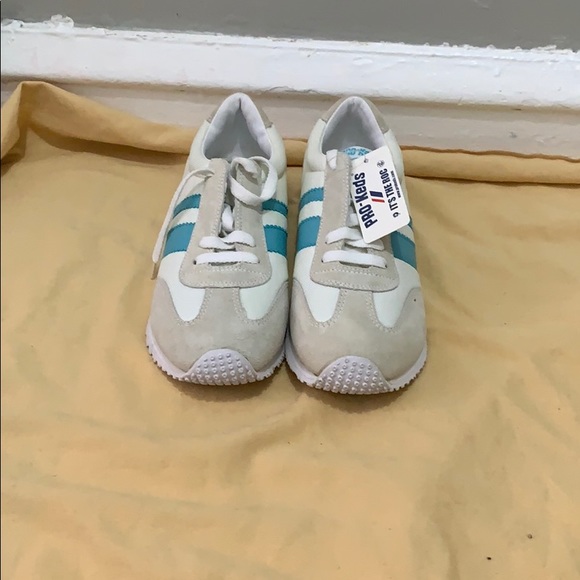 Sneakers - Picture 1 of 4